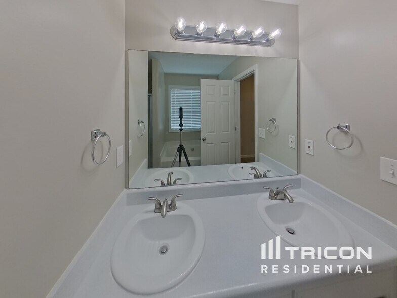Building Photo - 1755 Miller Springs Dr