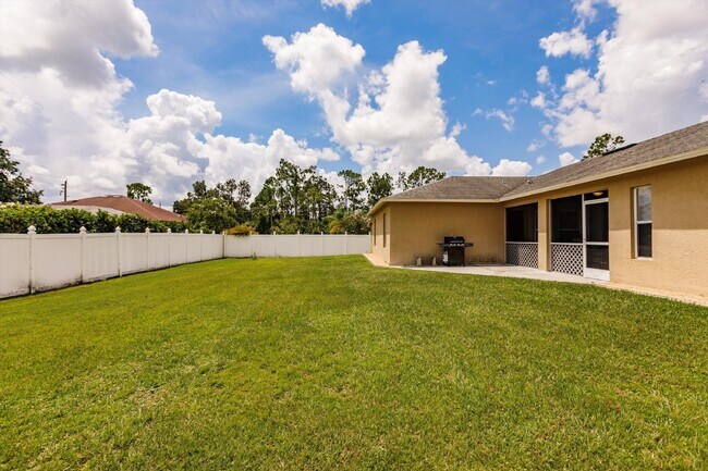 Building Photo - "Charming 3-Bedroom Home with 2 Full Baths and Spacious 2537 Sq Ft in North Port, FL!"