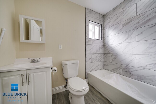 Building Photo - 2724-2724 Lanfranco St