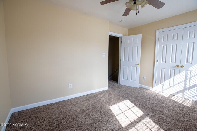 Building Photo - 305 Ashwood Dr