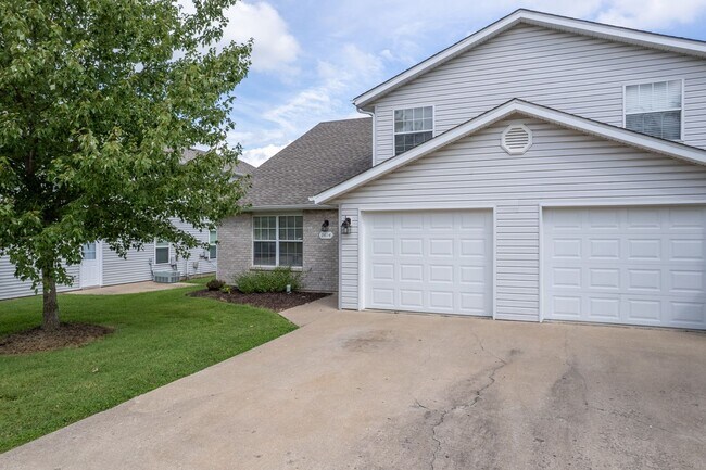 Building Photo - 2612-2614 Northampton Dr.