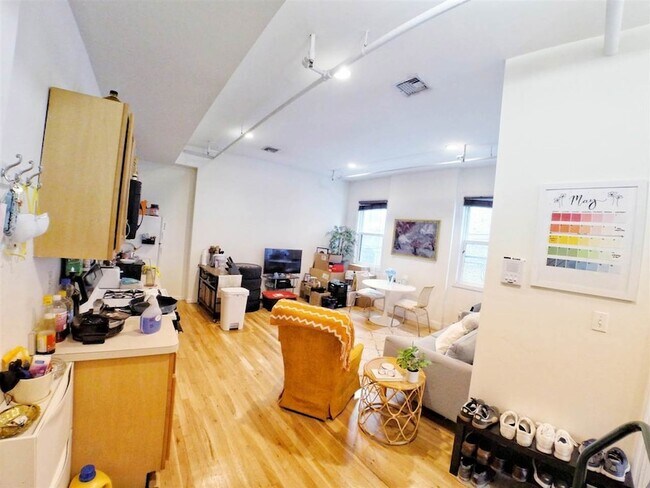 Building Photo - 62 4th St