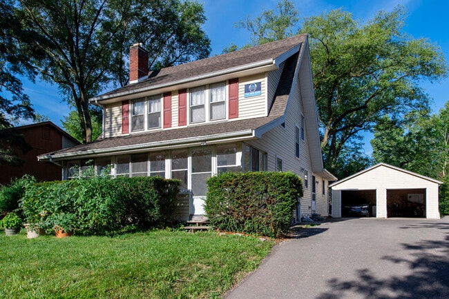 Building Photo - 785 N Maple Rd