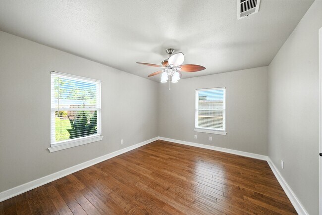 Building Photo - 1714 Parana Dr