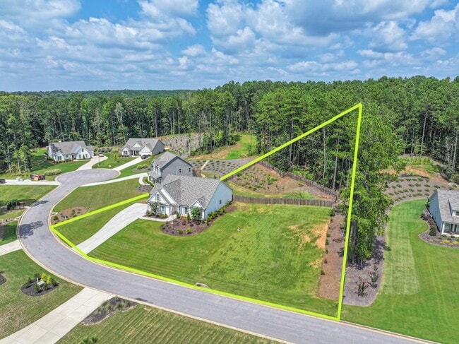 Building Photo - 2121 Charmond Dr