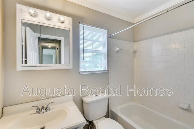 Building Photo - 3606 Cameron Dr