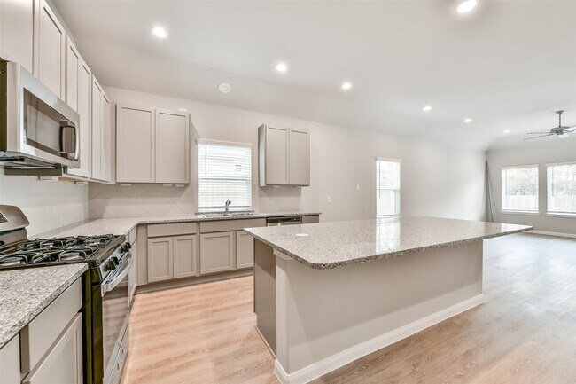 Building Photo - 3911 Sugardale St