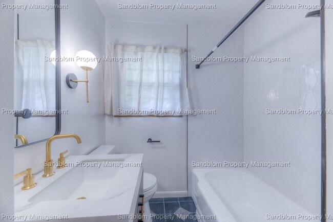 Building Photo - For Lease | Tulsa | 3 Bedroom, 1 Bath | $1...