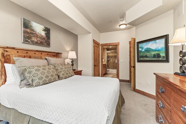 Building Photo - 2905 Mountaineer Cir