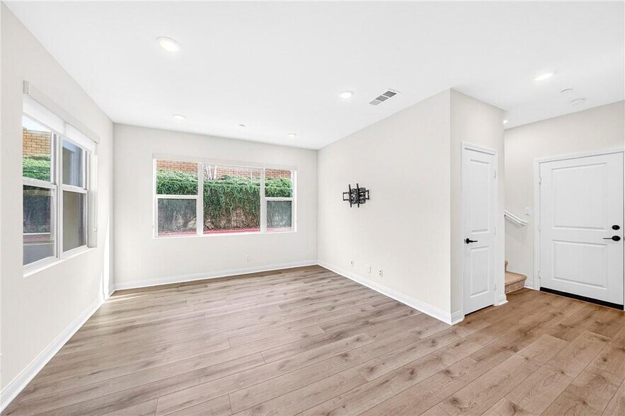 Building Photo - 12112 Blue Sky Ct