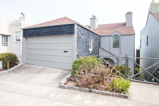 Building Photo - 157 Villa Terrace