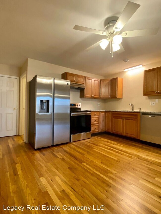 Building Photo - 2 br, 1 bath House - 380 Sunset #10