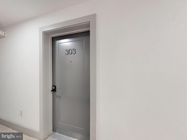 Building Photo - 927 Kennedy St NW