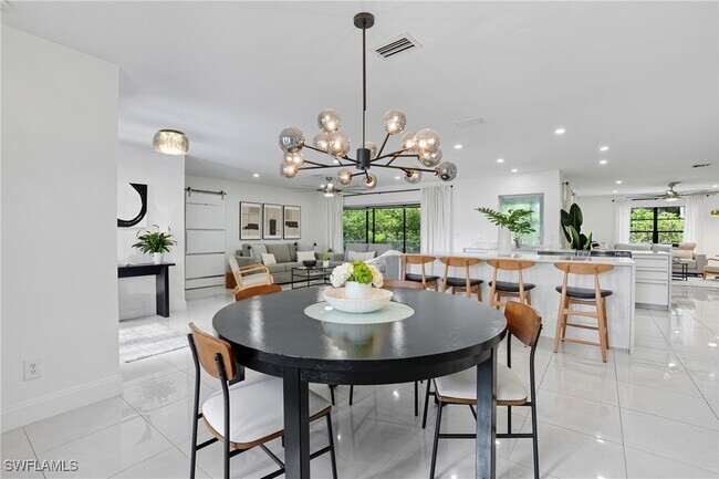 Building Photo - 155 Old Tamiami Trail