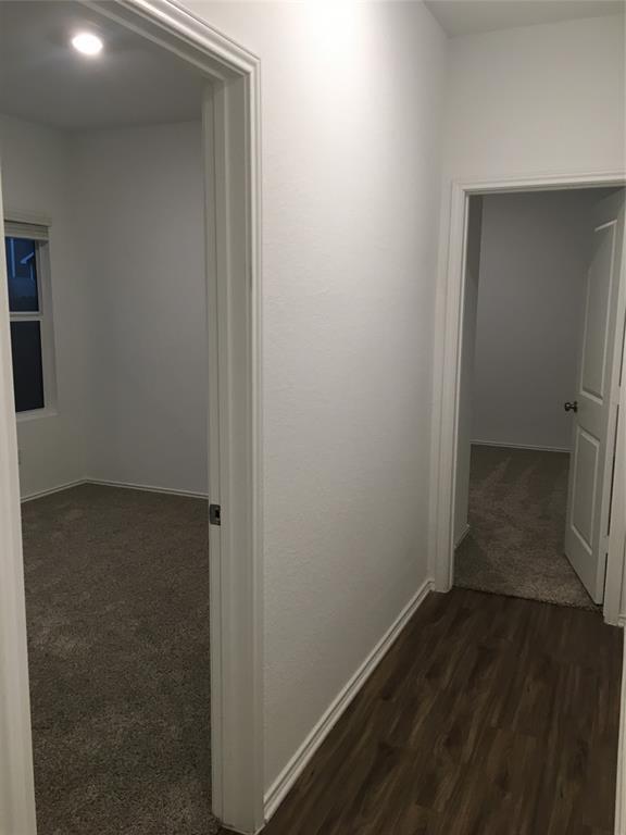 Building Photo - 558 Gabbro Gdns