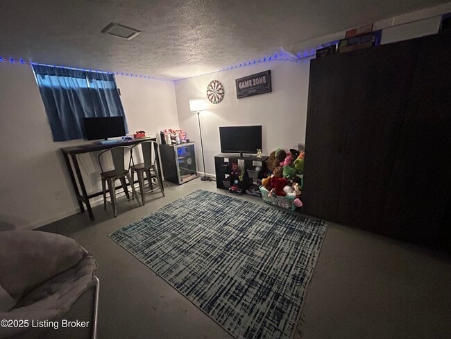 Building Photo - 741 S 39th St