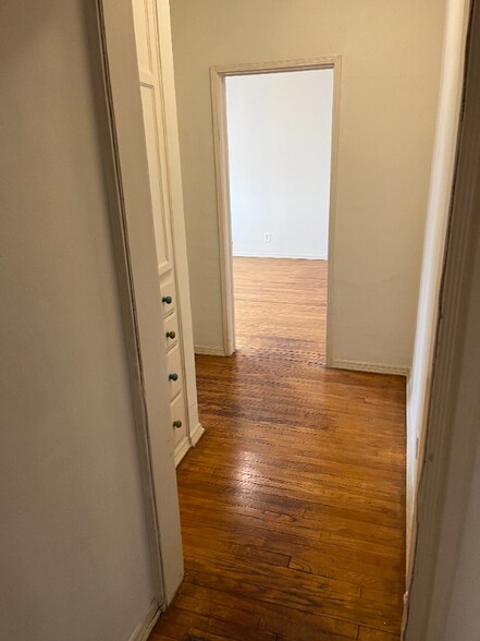 Building Photo - 139 Sweetzer Ave