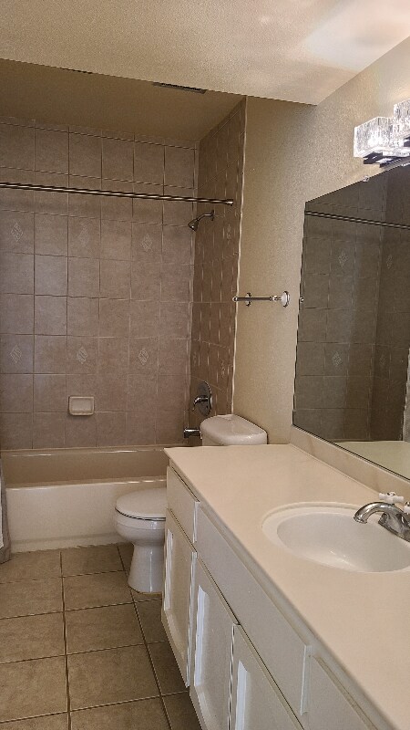 Building Photo - 2639 Pirineos Way