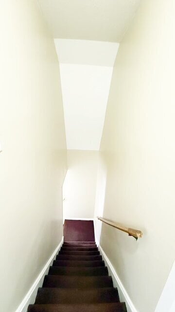 Building Photo - CENTER TOWNSHIP 3 BEDROOM HALF DUPLEX AVAILABLE NOW!