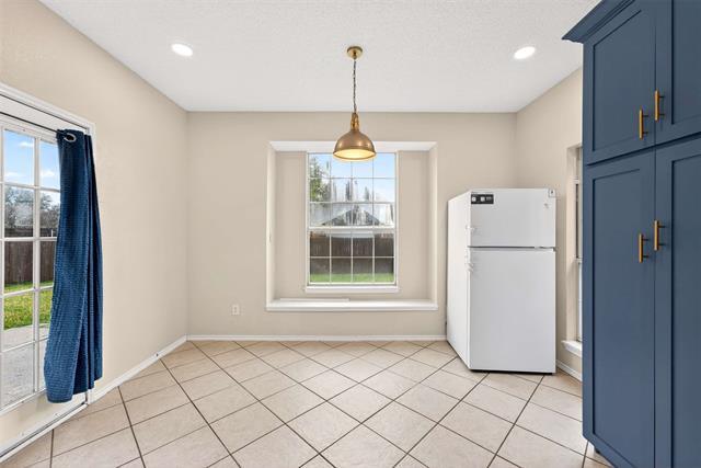 Building Photo - 2124 Newport Dr