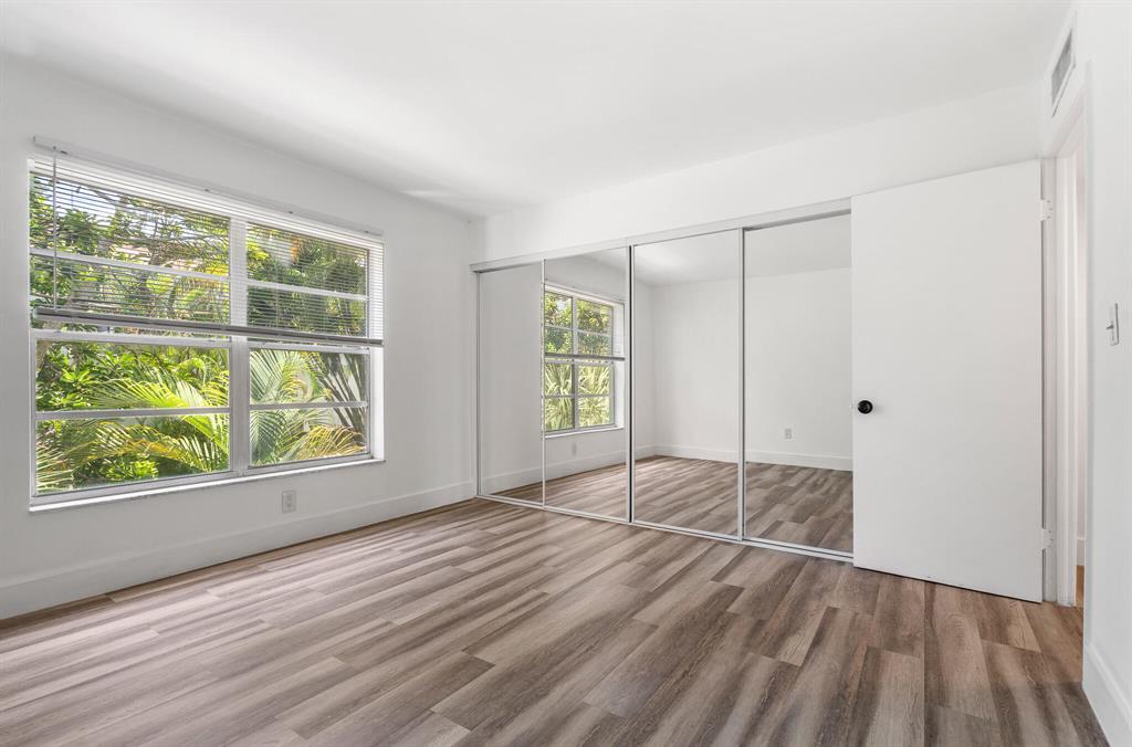 Building Photo - 809 W Oakland Park Blvd