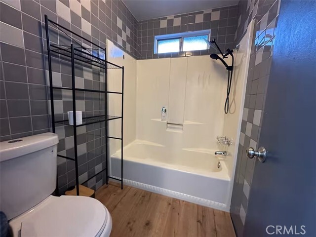 Building Photo - 2560 Oak Dr