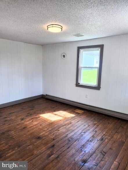 Building Photo - 1286 S Imler Valley Rd