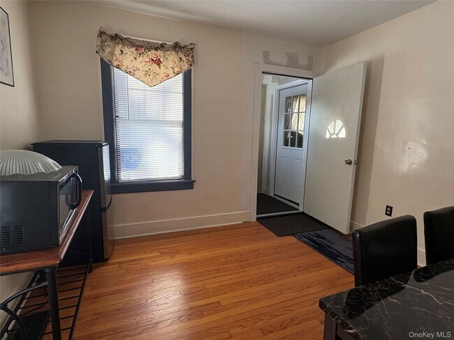 Building Photo - 8 Marshall Rd