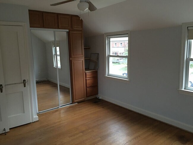 Building Photo - 633 N Nelson St