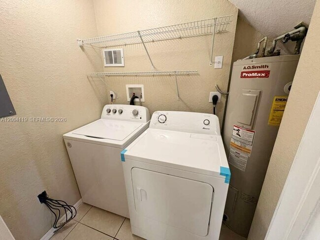 Building Photo - 8361 NW 107 Ct