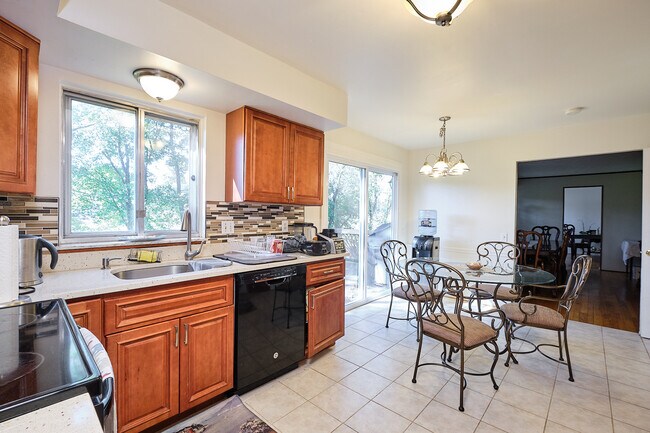 Building Photo - 9124 Orchard Brook Dr