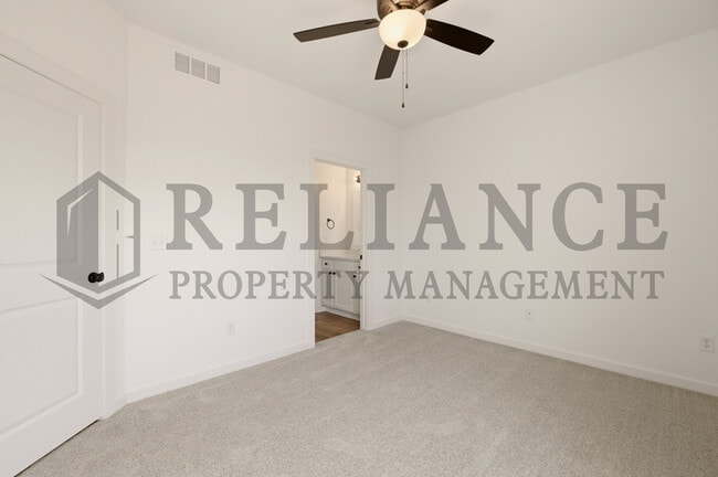 Building Photo - 5249 N Pinecrest Ct