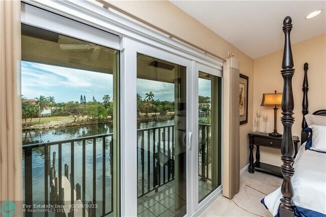 Building Photo - 270 Captains Walk