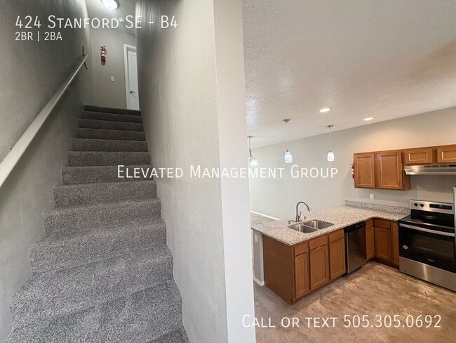 Building Photo - 424 Stanford Dr SE