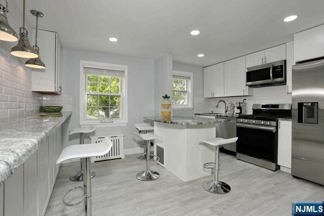 Primary Photo - 100 Huguenot Ave