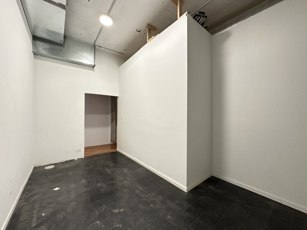 Building Photo - 1654 W Chicago Ave