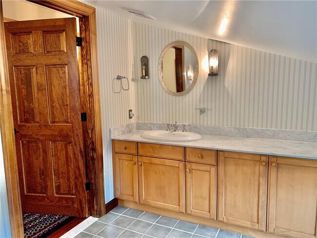 Building Photo - 6 Butts Rock Rd