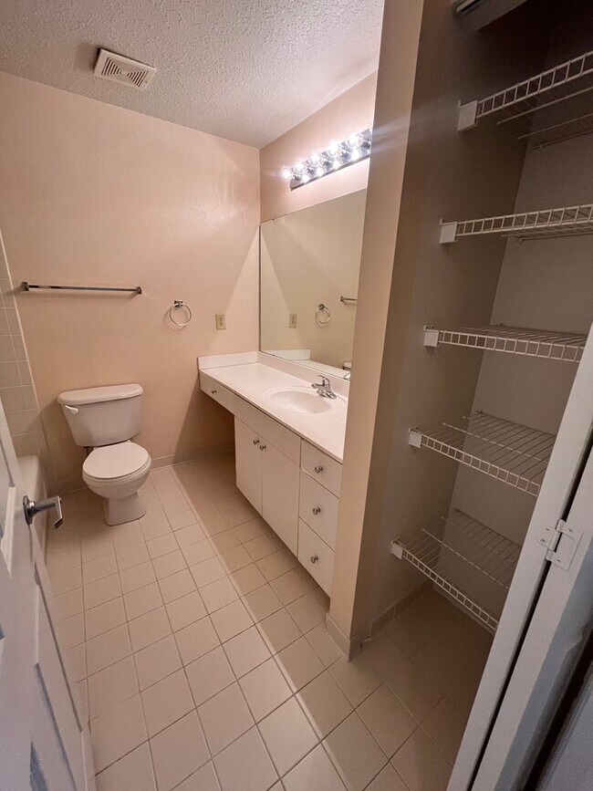 Building Photo - Exceptional Home Clean