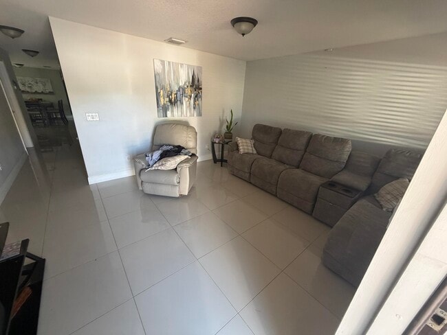 Building Photo - 5928 Papaya Rd