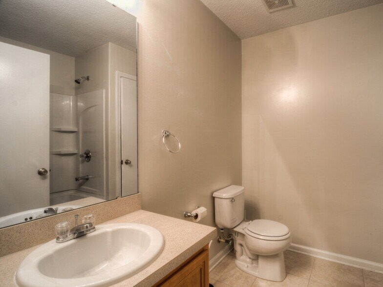 Building Photo - 3852 Cedar Bluff Ln