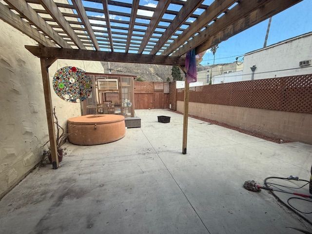 Building Photo - 1320 N Ventura Ave