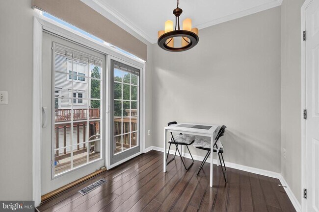Building Photo - 932 Harrison Cir