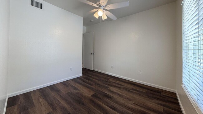 Building Photo - 539 Hidalgo Ave