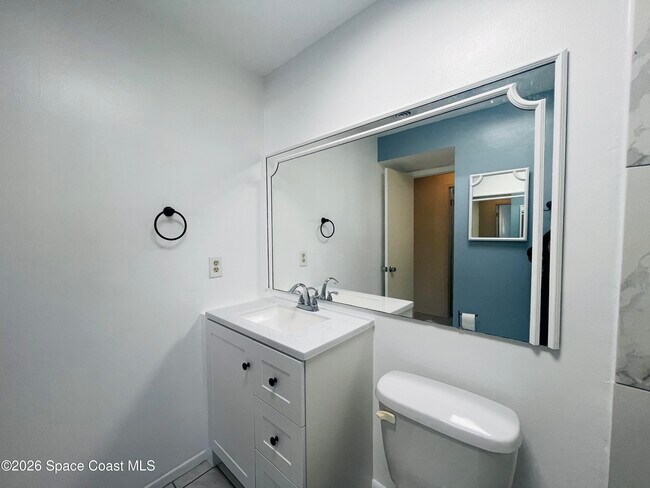 Building Photo - 285 E Lauren Ct