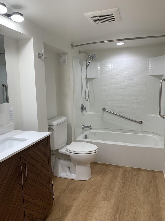 Lower Level Bathroom. - 1023 SE Bidwell St