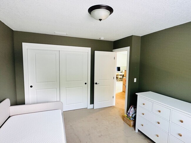 Building Photo - Charming Newer Ridgefield Home with Upgrades Throughout