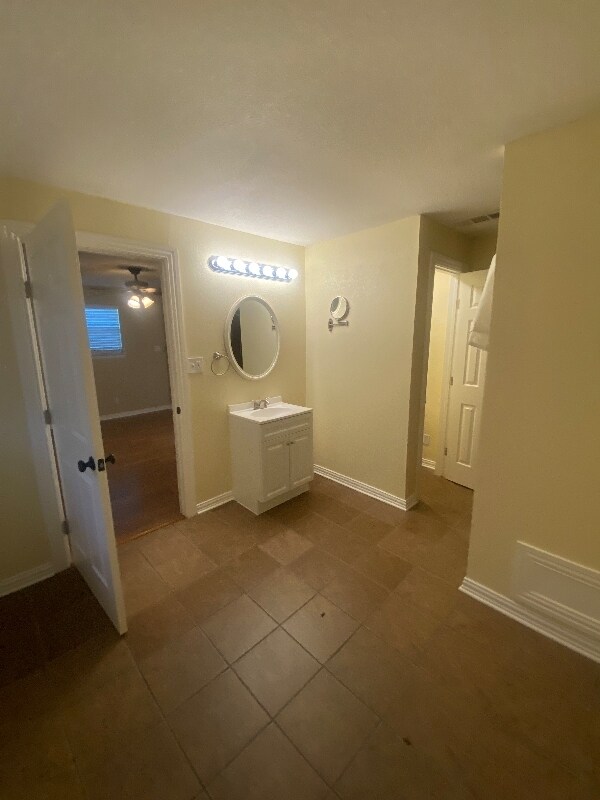Building Photo - 1729 Chip-N-Dale Dr