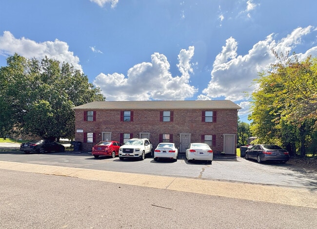 Building Photo - 1810 Summerhaven Ave