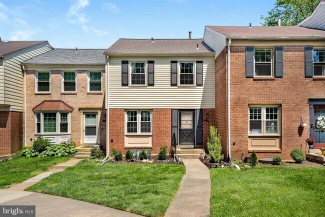 Building Photo - 4905 Van Walbeek Plz