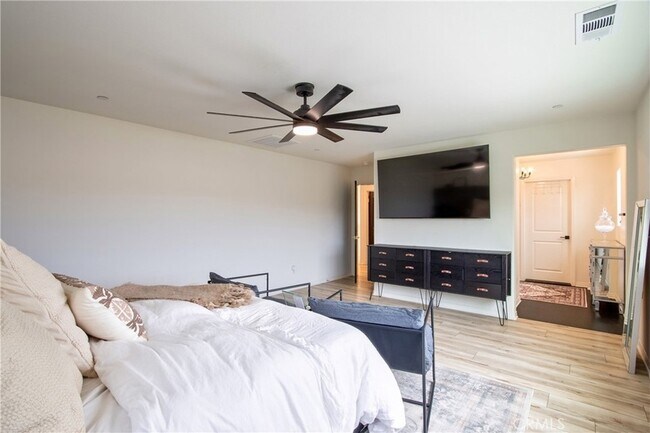 Building Photo - 33063 Table Rock Dr